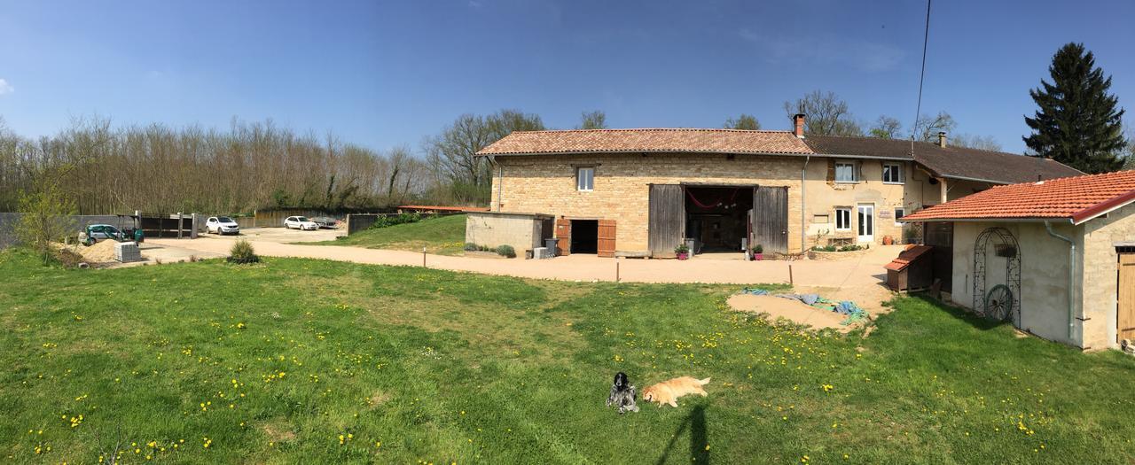 아르비니 La Ferme Du Bonheur B&B 외부 사진