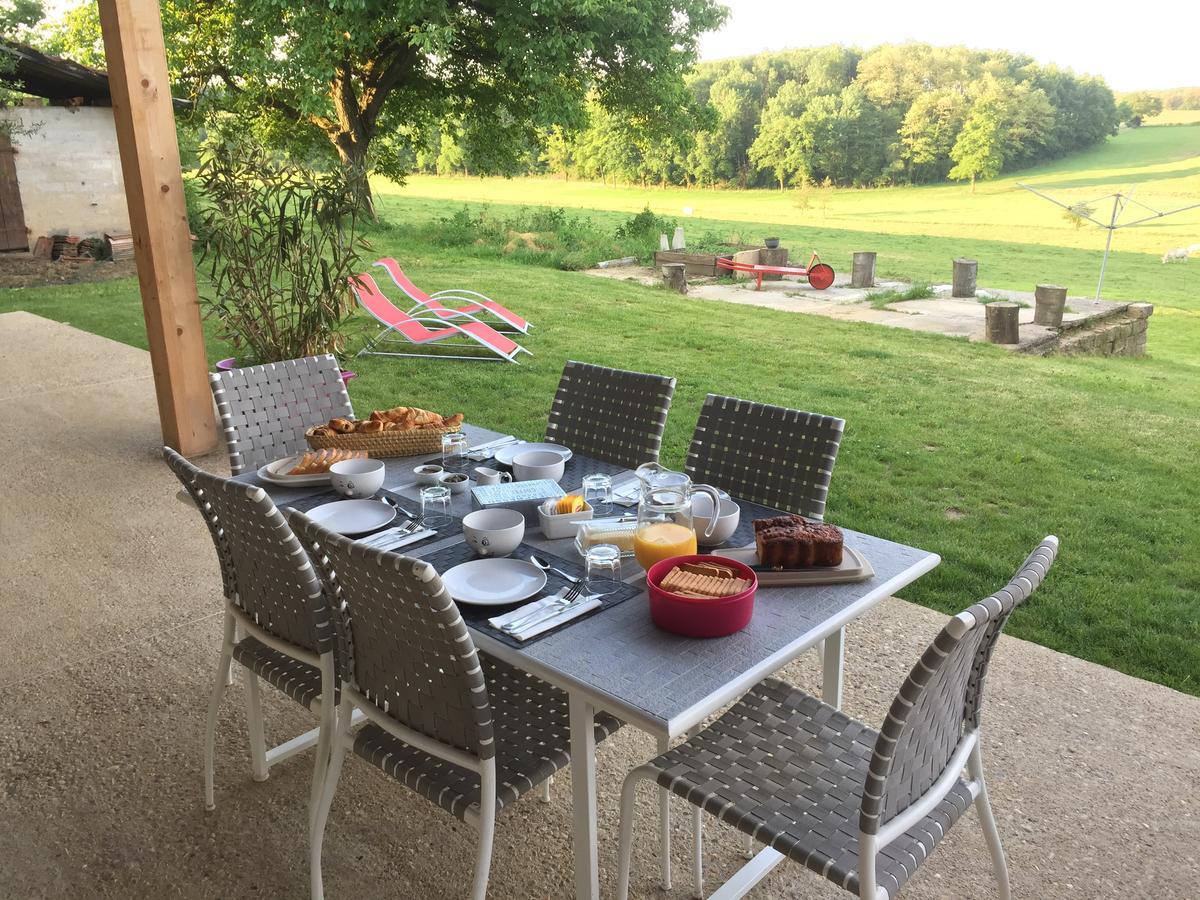 아르비니 La Ferme Du Bonheur B&B 외부 사진